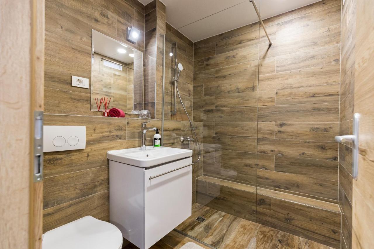 Apinelo Tower Rooms Split Exterior foto